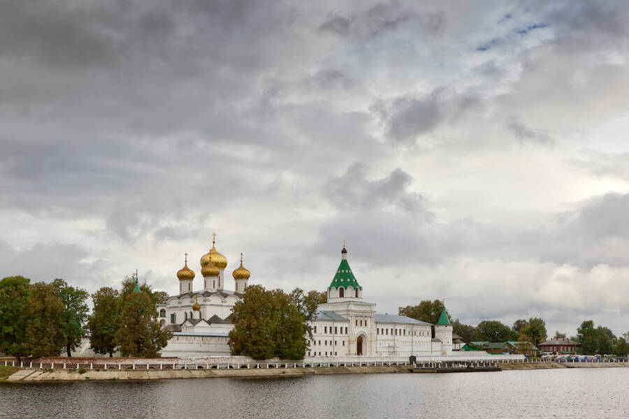 Ипатьевский монастырь в Костроме