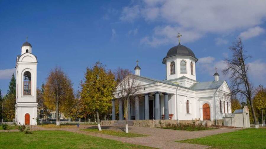 Усыпальница семьи Раевских в Разумовке