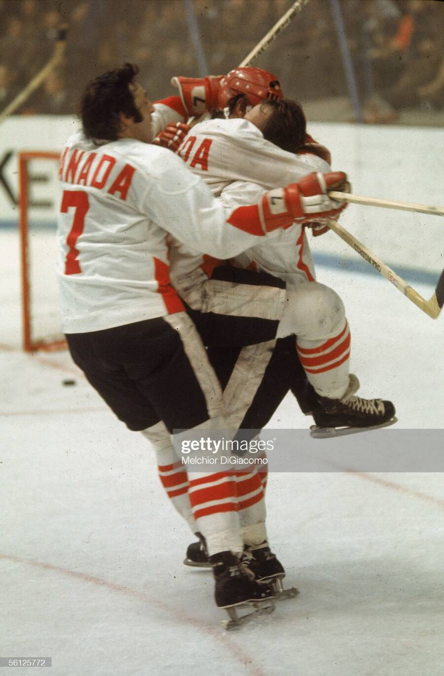 Есть победный гол Суперсерии! (courtesy GettyImages)