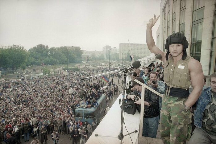 Толпа протестующих у Белого дома