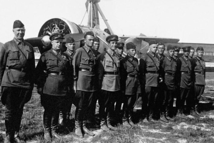 Группа летчиков, обучающихся летать на автожире А-7-3а, лето 1941 года